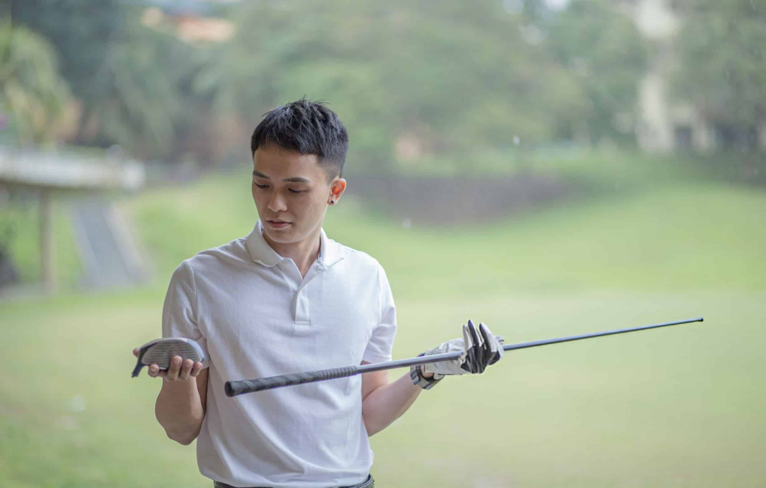 broken golf club